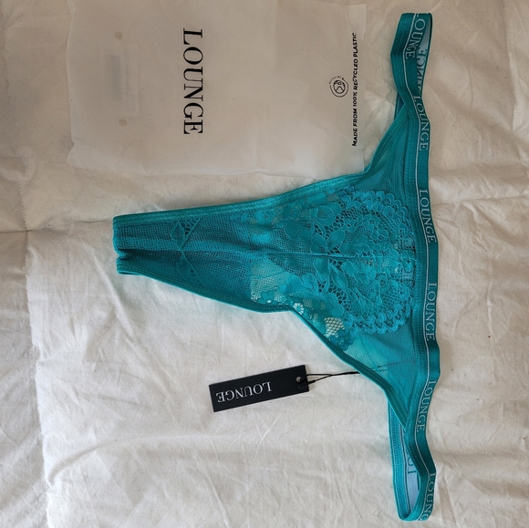 Lounge bra and thong set - Picture 5 of 7